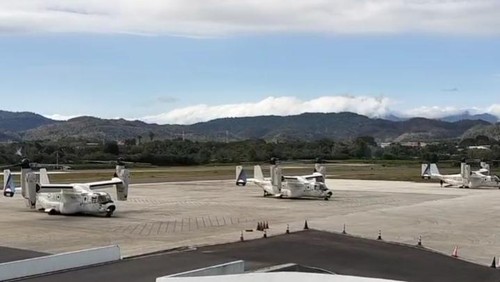 Tangkapan layar video tiga pesawat militer Amerika Serikat mendarat di Bandara Internasional Komodo, Labuan Bajo, Manggarai Barat, NTT