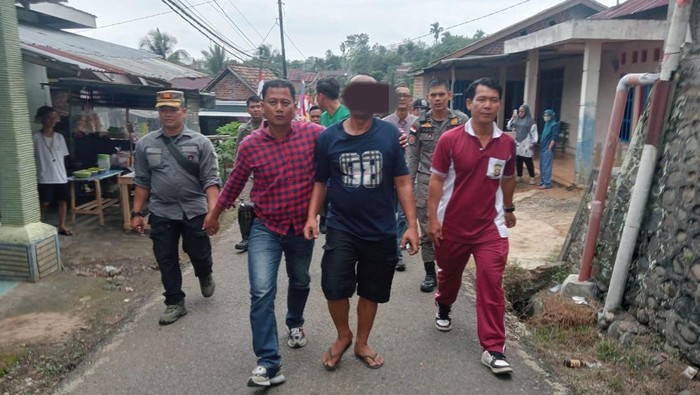 Polisi dan Satpol PP mengamankan ODGJ yang ngamuk di Lubuklinggau