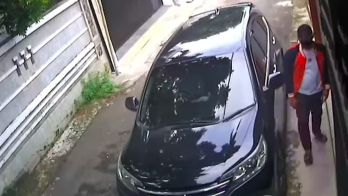 Polisi menangkap dua orang pelaku pencurian rumah kosong (rumsong) di Ciracas, Jaktim. Harta korban senilai Rp 2 miliar raib digasak pelaku. (dok Istimewa)