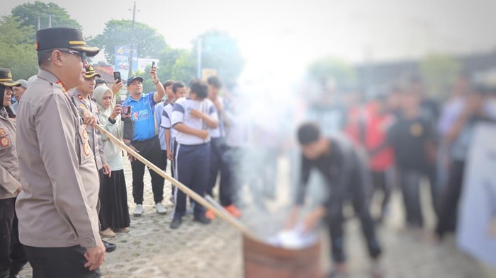 Polisi menggelar apel Pembubaran dan Penolakan Geng Motor di Mapolresta Pangkalpinang.