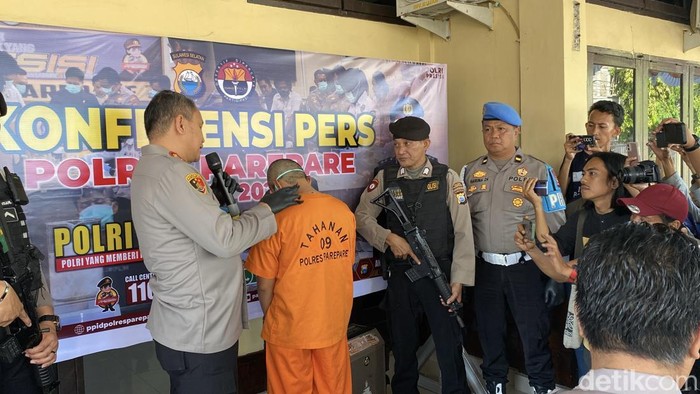 Polres Parepare saat merilis kasus penyelundupan 20 kg sabu melalui Pelabuhan Parepare.