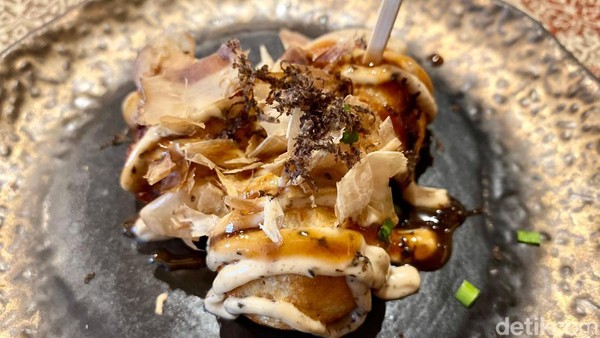 Puas Makan Indomie Lobster hingga Takoyaki Premium di Resto Hotel Ini