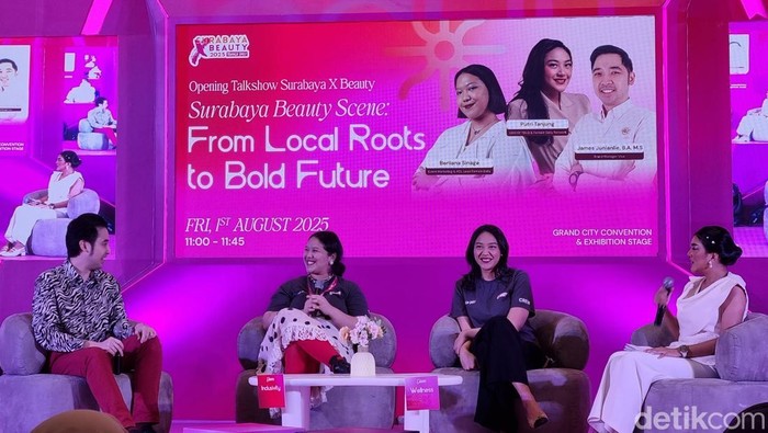Putri Tanjung dalam talk show Surabaya Beauty Scene: From Local Roots to Bold Future