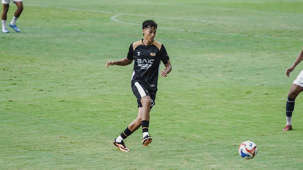 Rafael Struick melempem saat Dewa United dilibas Malut United. (Foto: Dok. Dewa United)