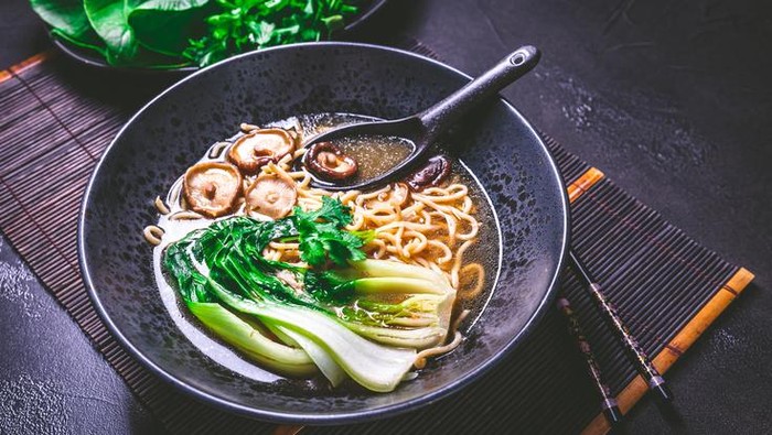 Resep ramen jamur yang kuahnya gurih nikmat