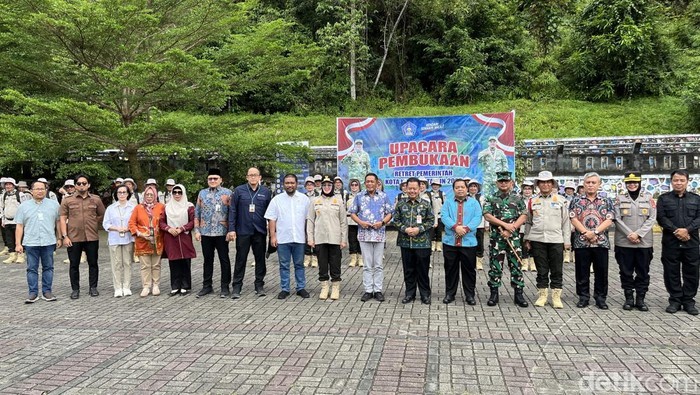Kepala Badan Pengembangan Sumber Daya Manusia (BPSDM) Kementerian Dalam Negeri (Kemendagri) Sugeng Hariyono secara resmi membuka retret Pemkot Kendari, Sulawesi Tenggara (Sultra).