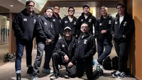 Bergabung dengan klub motor The Prediksi, komedian sekaligus penyiar radio Ronal Surapradja dahulu aktif bepergian bersama Andre Taulany CS. Kegiatan-kegiatan menyenangkan dilakukan oleh para artis yang hobi motoran ini. Foto: Instagram/@rocknal
