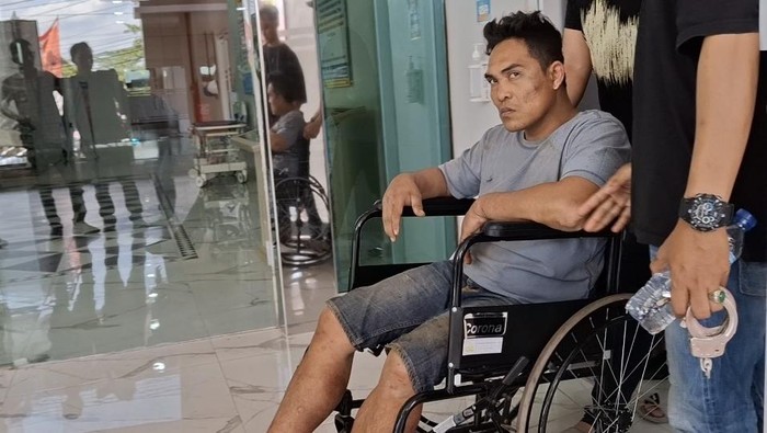 Saat pelaku dibawa ke Rumah Sakit Bhayangkara Palembang untuk menjalani pengobatan