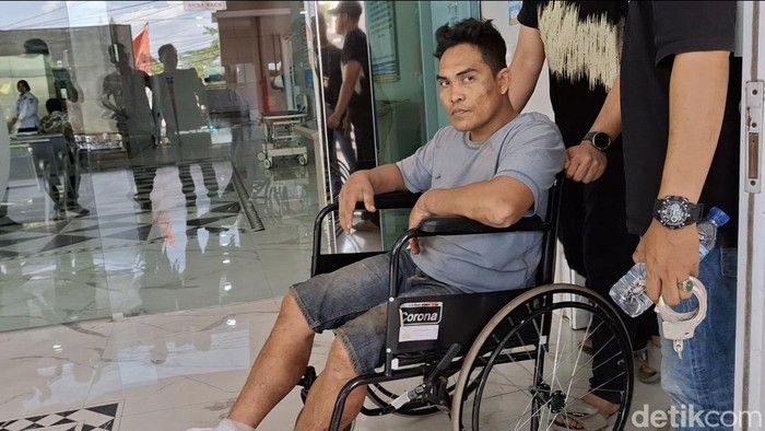 Saat pelaku dibawa ke Rumah Sakit Bhayangkara Palembang untuk menjalani pengobatan