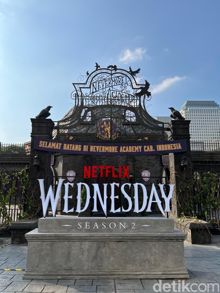 SELAMETAN Nevermore Academy Cabang Indonesia Event SELAMETAN Nevermore Academy Cabang Indonesia digelar Netflix di The Space, Senayan City, Jakarta Pusat. Acara ini merupakan event perayaan serial Wednesday season 2. Dibuka untuk umum mulai 2-7 Agustus 2025.