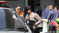Amnesti diberikan dengan alasan pertimbangan hukum dan rekonsiliasi politik nasional. Namun, hingga kini pihak Istana belum memberikan penjelasan rinci kepada publik.