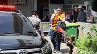 Gestur tersebut muncul setelah Istana Negara mengumumkan pemberian amnesti kepada Hasto. Keputusan itu diteken langsung oleh Presiden Prabowo Subianto pada Kamis malam (31/7/2025).