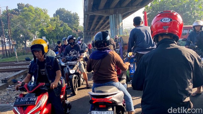 Situasi di bawah Flyover Kiaracondong, Kota Bandung, Jumat (1/8/2025) pagi.