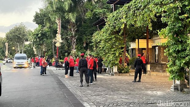 Situasi di luar arena Kongres PDIP di BNDCC, Jumat (1/8/2025). (dok. Rizki Setyo/detikBali)