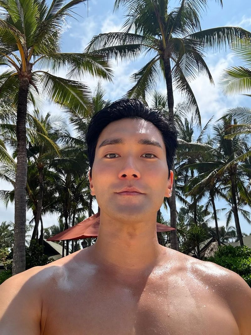 Momen Siwon Choi liburan di Bali.