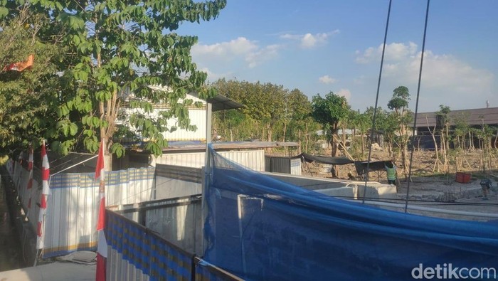 Suasana lokasi pembangunan rumah pensiun Jokowi di Colomadu, Karanganyar, Jumat (1/8/2025).