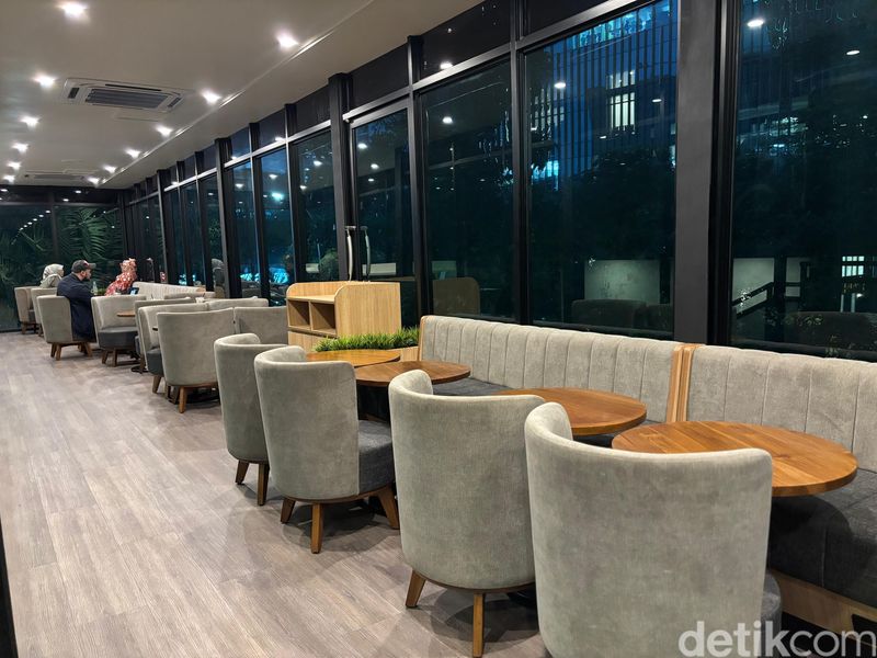 Sudo Brew, spot baru di Jaksel dengan pemandangan LRT.