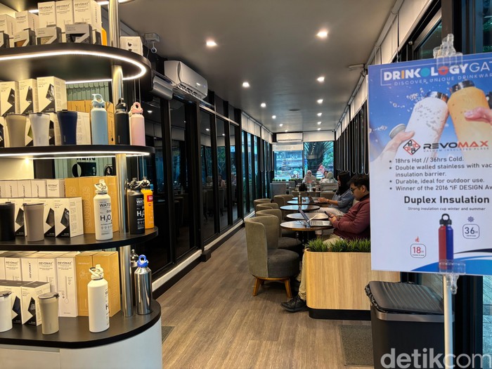 Sudo Brew, spot baru di Jaksel dengan pemandangan LRT.