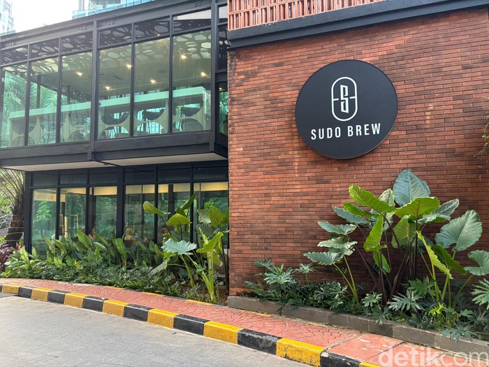 Sudo Brew Sudo Brew, spot baru di Jaksel dengan pemandangan LRT.