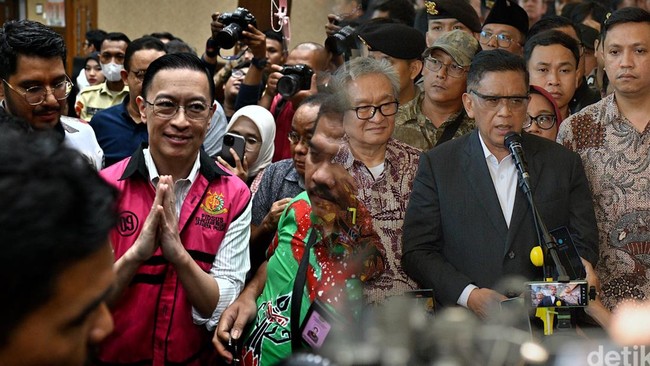 Ragam Komentar Usai Prabowo Beri Kabar Baik ke Tom Lembong dan Hasto