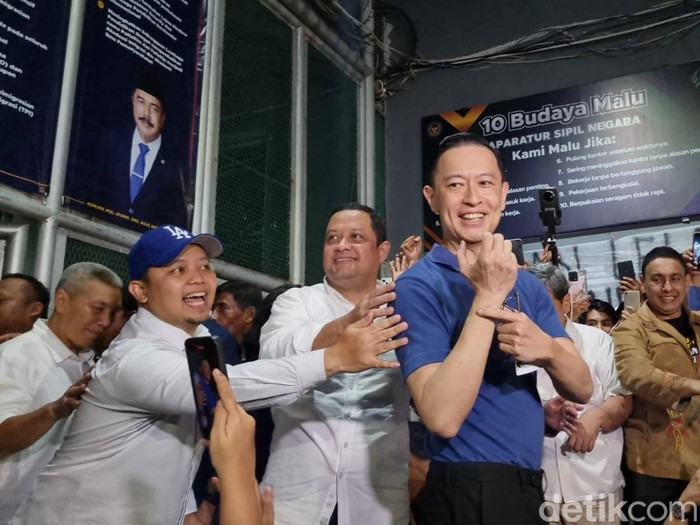 Tom Lembong bebas dari Rutan Cipinang (Taufiq Syarifudin/detikcom)