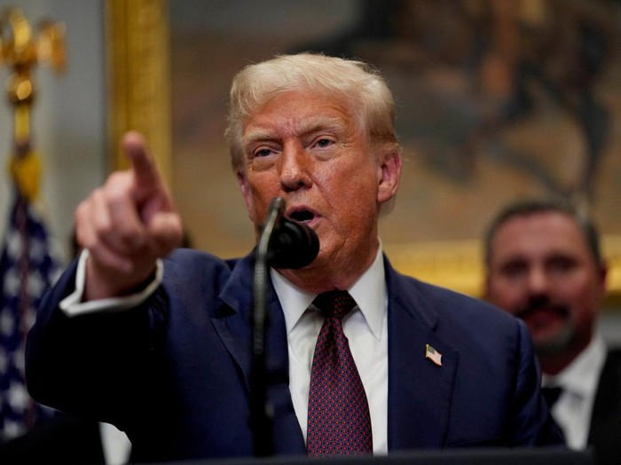 U.S. President Donald Trump points a finger as he delivers remarks in the Roosevelt Room at the White House in Washington, D.C., U.S., July 31, 2025. REUTERS/Kent Nishimura