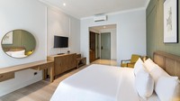 Dalam kamar ada mesin kopi dolce gusto, kulkas, setrika, dan kasur yang ada di kamar semuanya diganti. Terletak di lokasi strategis sebagai poros gaya hidup dan bisnis Kota Jakarta, properti ini hanya berjarak kurang dari 10 menit dari Senayan City, Plaza Senayan, SCBD, dan Gelora Bung Karno. Foto: Dok. Artotel Group