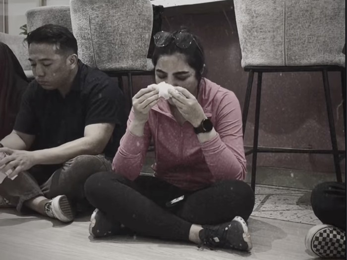 Ashanty Ashanty menangis di tengah karyawannya saat mengumumkan tutup toko kue Lu'miere.