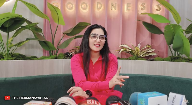 Ashanty saat mengumumkan penutupan Lumiere