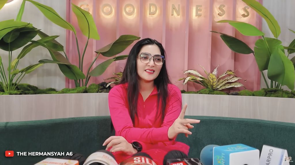 Bangkit Lagi, Ashanty Resmikan Toko Kue Baru Bersama Keluarga