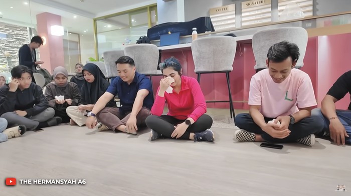 Ashanty saat mengumumkan penutupan Lumiere