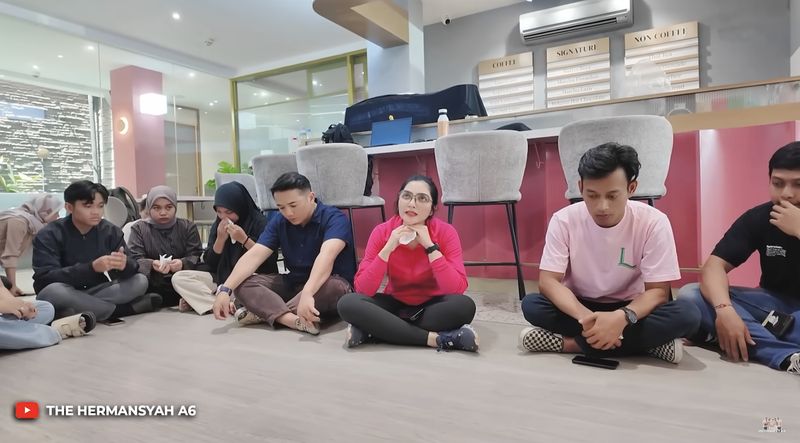 Ashanty saat mengumumkan penutupan Lumiere