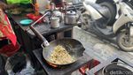 Di Stasiun Tebet Ada Bakmi Godog Ayam Kampung yang Gurih Nikmat