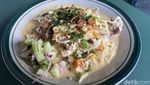 Di Stasiun Tebet Ada Bakmi Godog Ayam Kampung yang Gurih Nikmat