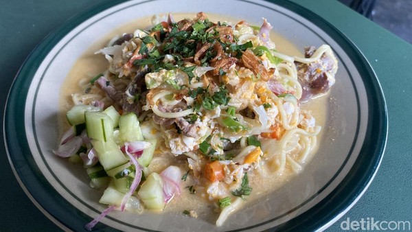 Di Stasiun Tebet Ada Bakmi Godog Ayam Kampung yang Gurih Nikmat