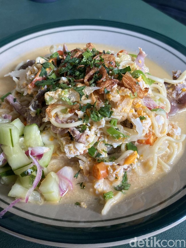 Di Stasiun Tebet Ada Bakmi Godog Ayam Kampung yang Gurih Nikmat