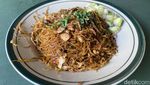 Di Stasiun Tebet Ada Bakmi Godog Ayam Kampung yang Gurih Nikmat