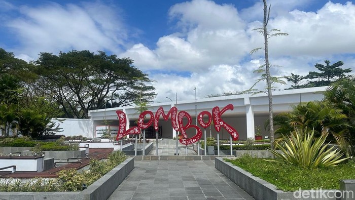 Bandara Internasional Lombok atau Bandara Internasional Zainuddin Abdul Madjid