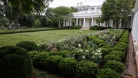 Taman ini sering dipakai pertemuan antara presiden dengan tamu undangan. Selain itu, taman tersebut digunakan sebagai tempat bermain dengan anjing peliharaan. Foto: Oliver Contreras/For The Washington Post via Getty Images