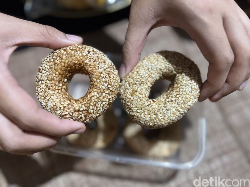 Buat yang Mau-mau Aja! Ci Mehong Jualan Donat Labu Rp 15 Ribu Sebiji