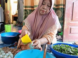 Mengintip Pembuatan Telok Ukan, Kuliner Khas Palembang Jelang Agustusan