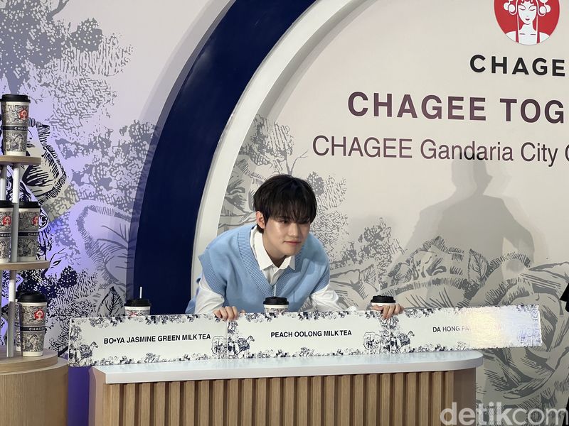 Chenle NCT hadir di gerai Chagee