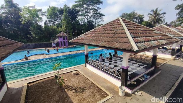 Destinasi Kolam Renang Tirta Winaya Ciamis kembali bangkit usai ditutup beberapa bulan.