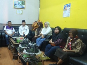 Pinta Maaf 2 Siswi SMK 1 Gowa Usai Viral Acungkan Jari Tengah ke Guru