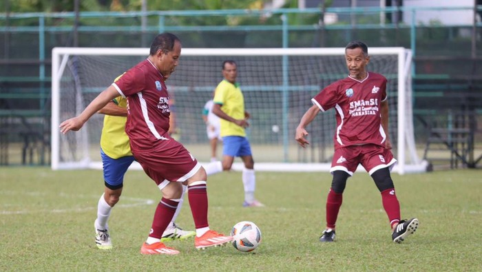 Eks Walkot Makassar Moh Ramdhan Danny Pomanto saat memperkuat SFC Makassar melawan Selangor All Star Malaysia di turnamen RSC International Soccer 7S di Kuala Lumpur, Malaysia. Dokumen Istimewa