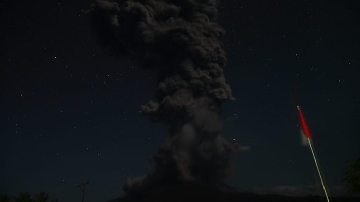 Erupsi Gunung Lewotobi Laki-laki, Sabtu (2/8/2025).