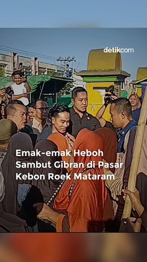 Video: Emak-emak Heboh Sambut Gibran di Pasar Kebon Roek Mataram