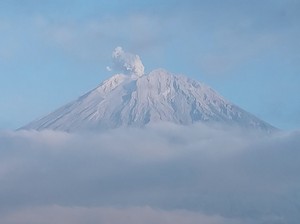 Semeru Erupsi Pagi Ini, Abu Vulkanik Terpantau Setinggi 700 Meter