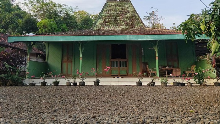 Ilustrasi rumah joglo jogja