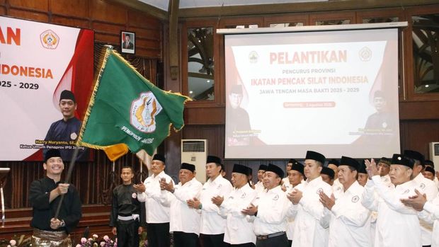 Gubernur Jateng, Ahmad Luthfi, saat menghadiri pelantikan pengurus IPSI Jateng di Ballroom Poncowati, Hotel Patra, Kota Semarang, Sabtu (2/8/2025).